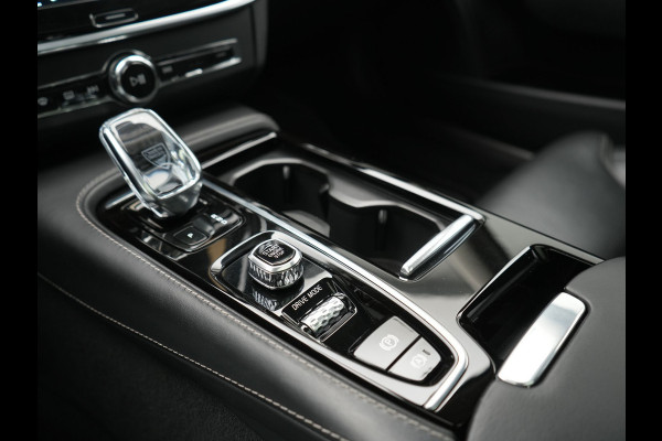 Volvo V90 T8 AWD Inscription PHEV 394pk Dealer O.H. | Trekhaak Af Fabriek | Panodak | Adaptive Cruise | Harman / Kardon | Head Up | Camera | Lederen Sportstoelen Massage & Ventilatie & Memory | Apple Carplay | Stuur Verwarmd | Blis | Plug In Hybrid |