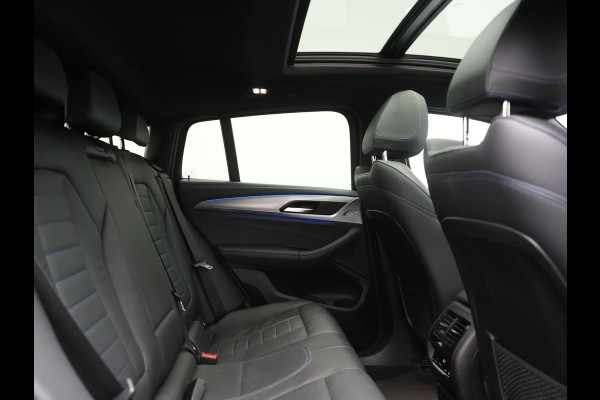 BMW X4 M40i M Sport 354pk | Trekhaak Af Fabriek | Panodak | Head Up | Adaptive Cruise | 360 Camera | Adaptief Onderstel | Lederen Sportstoelen Memory & Verwarmd | 21"L.M | Keyless | Blis | Sfeerverlichting | Apple Carplay |