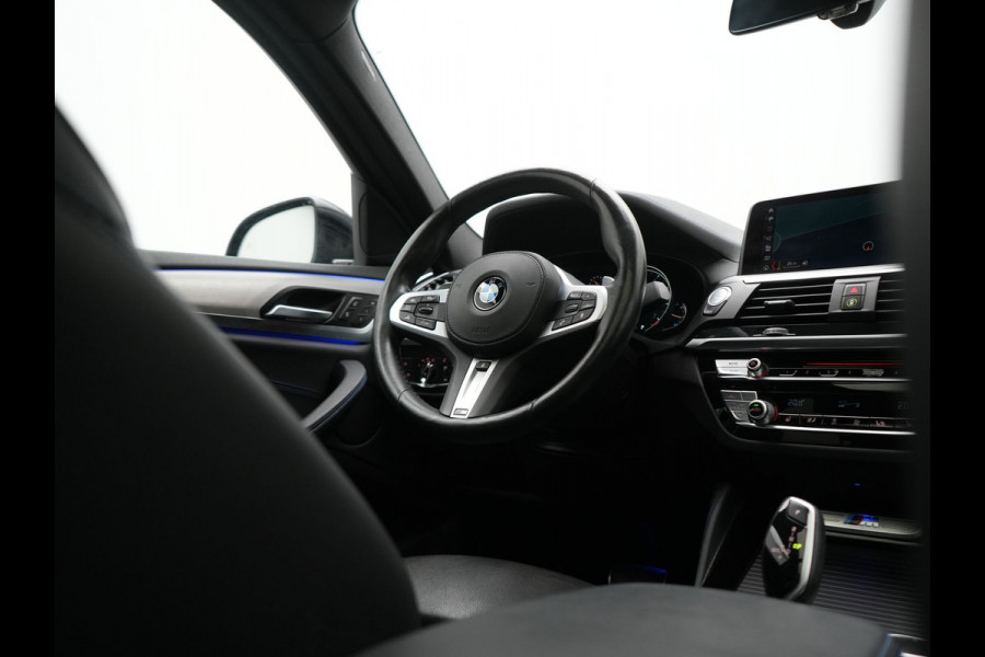 BMW X4 M40i M Sport 354pk | Trekhaak Af Fabriek | Panodak | Head Up | Adaptive Cruise | 360 Camera | Adaptief Onderstel | Lederen Sportstoelen Memory & Verwarmd | 21"L.M | Keyless | Blis | Sfeerverlichting | Apple Carplay |