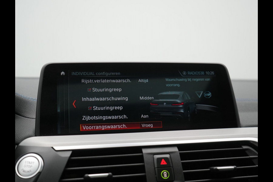BMW X4 M40i M Sport 354pk | Trekhaak Af Fabriek | Panodak | Head Up | Adaptive Cruise | 360 Camera | Adaptief Onderstel | Lederen Sportstoelen Memory & Verwarmd | 21"L.M | Keyless | Blis | Sfeerverlichting | Apple Carplay |