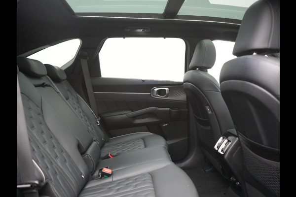 Kia Sorento 1.6 T-GDI 4WD ExecutiveLine PHEV 265pk Dealer O.H. | Trekhaak Afn. | Panodak | Adaptive Cruise | Head Up | 360 Camera | Bose Audio | Luxe Lederen Comfortstoelen Memory & Ventilatie | Stoelen & Stuur Verwarmd | Blis | Keyless | Plug In Hybrid