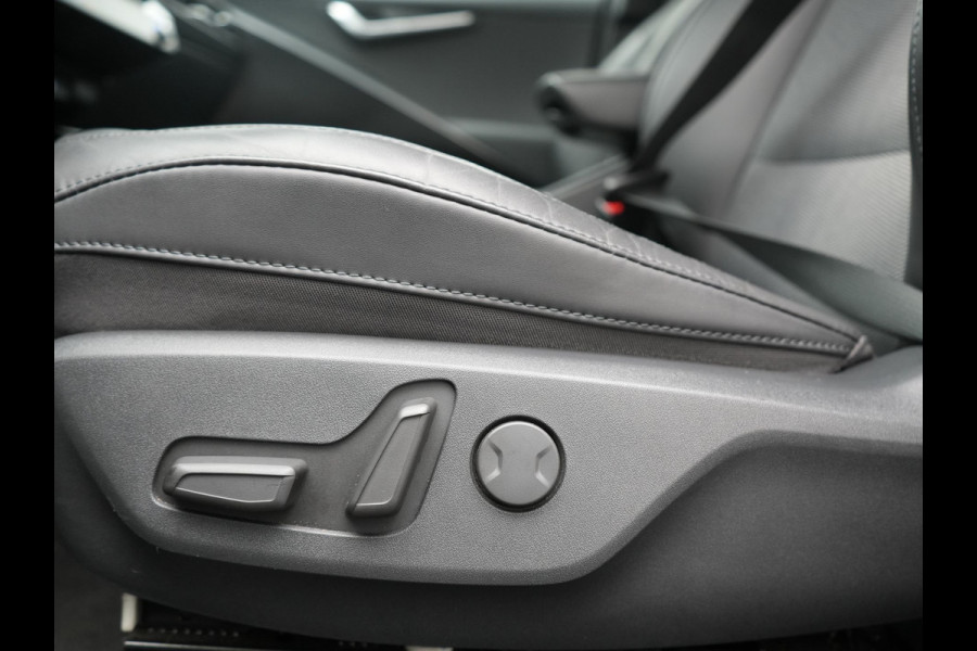 Kia Niro 1.6 GDi DynamicLine PHEV 182pk Dealer O.H. | Trekhaak Afn. | Adaptive Cruise | Camera | Sportstoelen & Stuur Verwarmd | Sfeerverlichting | Keyless | Apple Carplay | Navigatie | DAB | Plug In Hybrid |