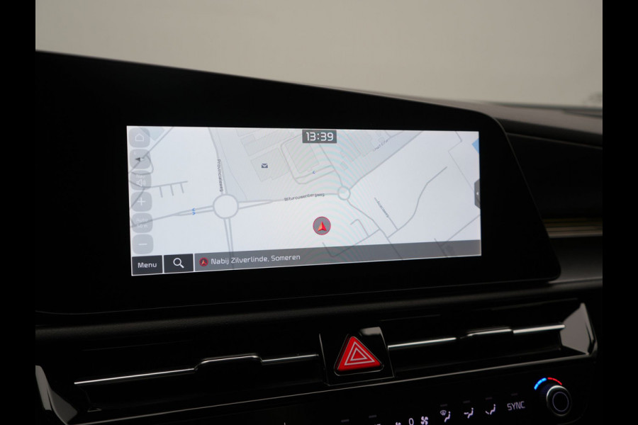 Kia Niro 1.6 GDi DynamicLine PHEV 182pk Dealer O.H. | Trekhaak Afn. | Adaptive Cruise | Camera | Sportstoelen & Stuur Verwarmd | Sfeerverlichting | Keyless | Apple Carplay | Navigatie | DAB | Plug In Hybrid |