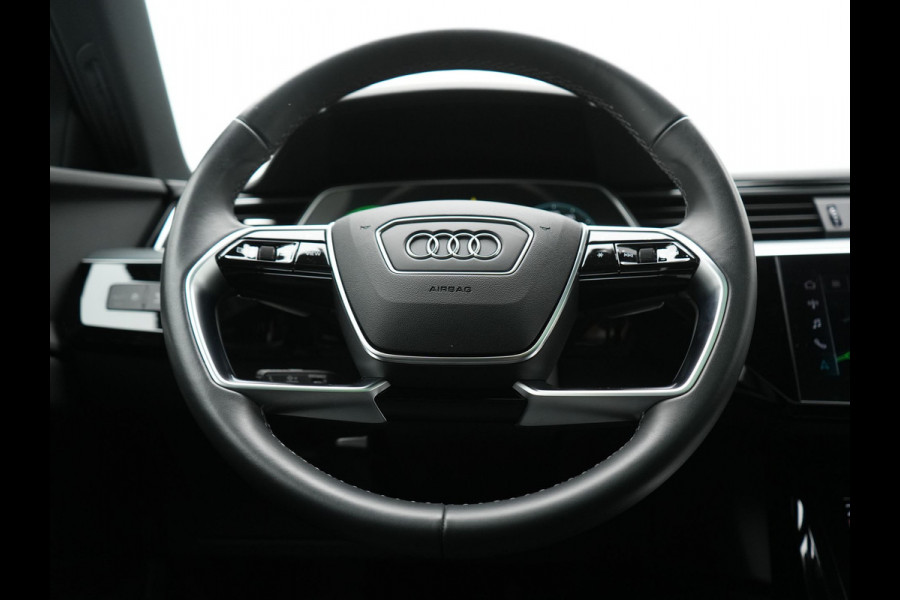 Audi Q8 e-tron 55 Quattro S Edition 114 kWh 408pk Dealer O.H. | Panodak | Luchtvering | Adaptive Cruise | Head Up | Bang & Olufsen | 360 Camera | Lederen Sportstoelen Verwarmd | Matrix LED | Keyless | Apple Carplay | Navigatie | DAB |