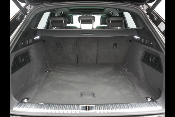 Audi Q8 e-tron 55 Quattro S Edition 114 kWh 408pk Dealer O.H. | Panodak | Luchtvering | Adaptive Cruise | Head Up | Bang & Olufsen | 360 Camera | Lederen Sportstoelen Verwarmd | Matrix LED | Keyless | Apple Carplay | Navigatie | DAB |
