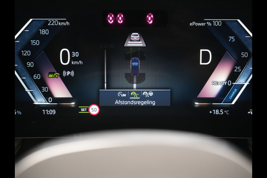 BMW iX1 xDrive30 67 kWh 313pk Dealer O.H. | Trekhaak Af Fabriek | Panodak | Adaptive Cruise | Head Up | 360 Camera | Harman / Kardon | Adaptief Onderstel | Lederen Sportstoelen Massage & Verwarmd | Stuur Verwarmd | Hifi Audio | Keyless | Blis |