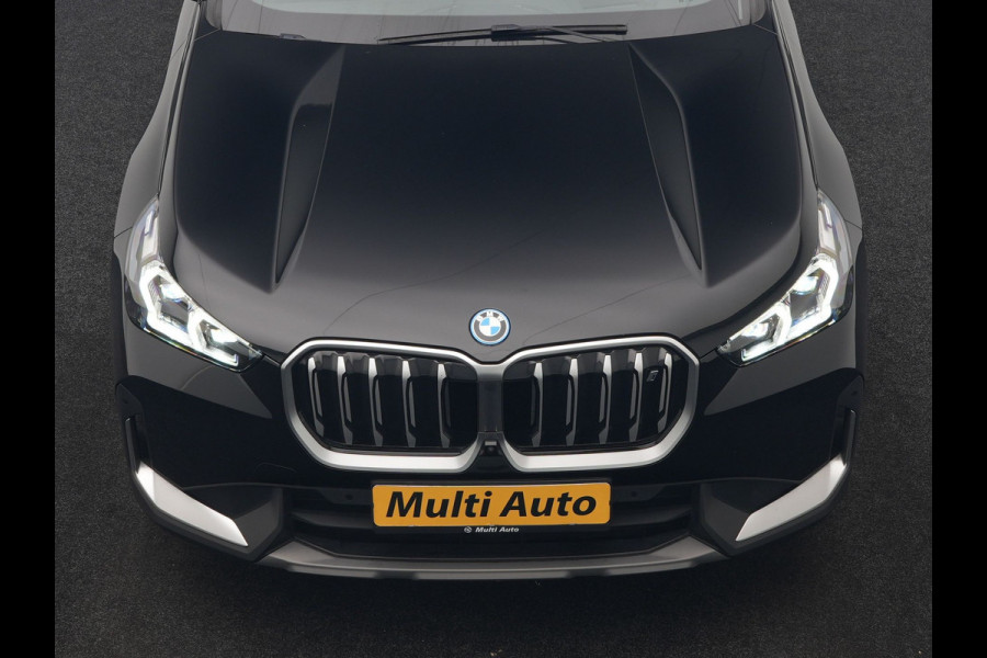 BMW iX1 xDrive30 67 kWh 313pk Dealer O.H. | Trekhaak Af Fabriek | Panodak | Adaptive Cruise | Head Up | 360 Camera | Harman / Kardon | Adaptief Onderstel | Lederen Sportstoelen Massage & Verwarmd | Stuur Verwarmd | Hifi Audio | Keyless | Blis |