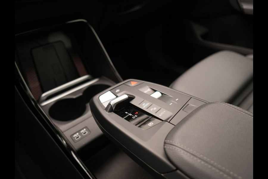 BMW iX1 xDrive30 67 kWh 313pk Dealer O.H. | Trekhaak Af Fabriek | Panodak | Adaptive Cruise | Head Up | 360 Camera | Harman / Kardon | Adaptief Onderstel | Lederen Sportstoelen Massage & Verwarmd | Stuur Verwarmd | Hifi Audio | Keyless | Blis |