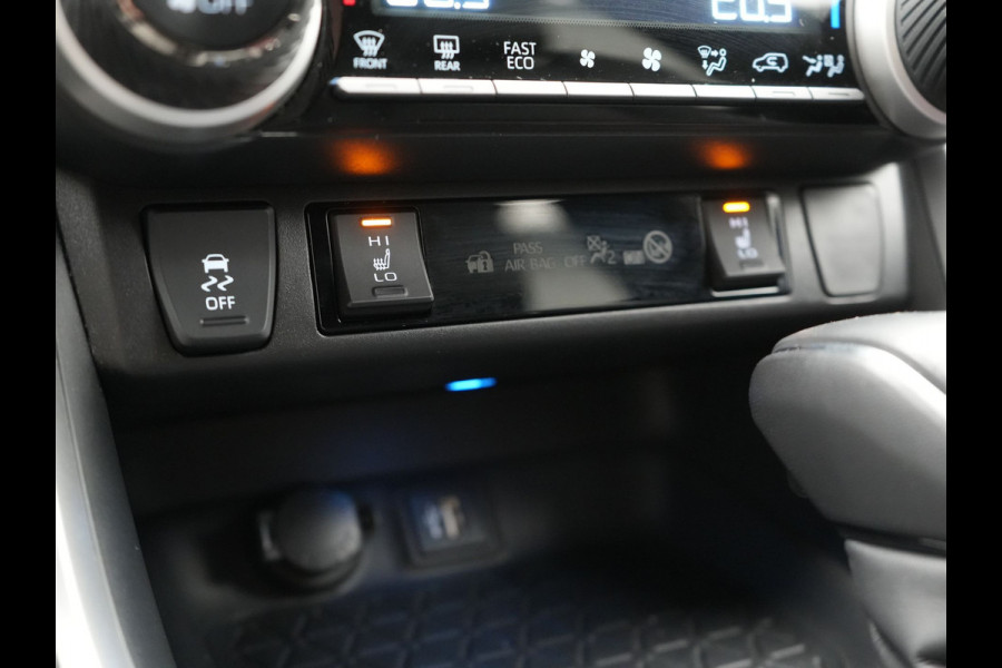 Toyota RAV4 FACELIFT 2.5 Style PHEV 306pk Dealer O.H. | Trekhaak Afn. | Adaptive Cruise | Camera | Apple Carplay | Sportstoelen & Stuur Verwarmd | Keyless | Blis | DAB | 19"L.M | Plug In Hybrid |