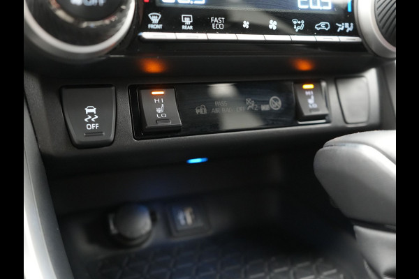 Toyota RAV4 FACELIFT 2.5 Style PHEV 306pk Dealer O.H. | Trekhaak Afn. | Adaptive Cruise | Camera | Apple Carplay | Sportstoelen & Stuur Verwarmd | Keyless | Blis | DAB | 19"L.M | Plug In Hybrid |