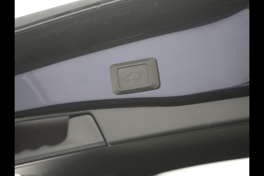 Toyota RAV4 FACELIFT 2.5 Style PHEV 306pk Dealer O.H. | Trekhaak Afn. | Adaptive Cruise | Camera | Apple Carplay | Sportstoelen & Stuur Verwarmd | Keyless | Blis | DAB | 19"L.M | Plug In Hybrid |