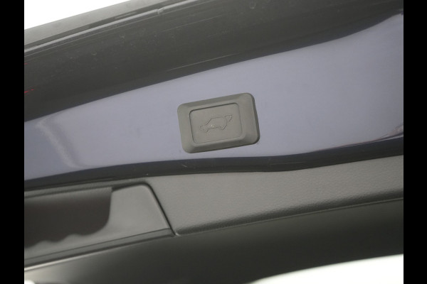 Toyota RAV4 FACELIFT 2.5 Style PHEV 306pk Dealer O.H. | Trekhaak Afn. | Adaptive Cruise | Camera | Apple Carplay | Sportstoelen & Stuur Verwarmd | Keyless | Blis | DAB | 19"L.M | Plug In Hybrid |