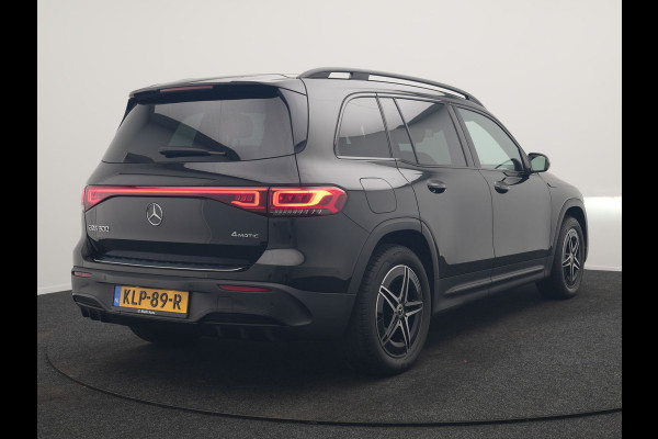 Mercedes-Benz EQB 300 4MATIC AMG Line 69,7 kWh 228pk Dealer O.H. | Trekhaak Af Fabriek | Camera | MBUX Widescreen Navi | Alcantara Sportstoelen Verwarmd | Sfeerverlichting | Night Pakket | Cruise Control | Virtual | DAB |