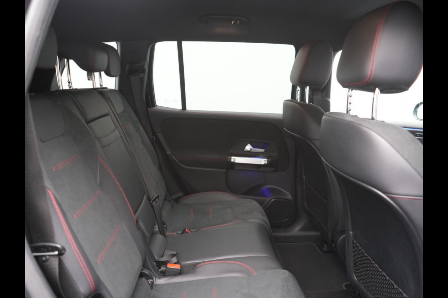 Mercedes-Benz EQB 300 4MATIC AMG Line 69,7 kWh 228pk Dealer O.H. | Trekhaak Af Fabriek | Camera | MBUX Widescreen Navi | Alcantara Sportstoelen Verwarmd | Sfeerverlichting | Night Pakket | Cruise Control | Virtual | DAB |