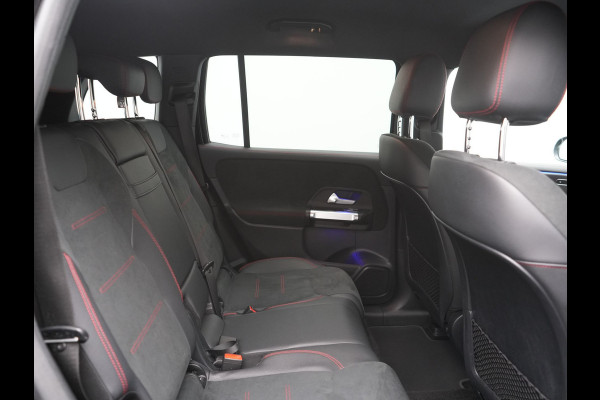 Mercedes-Benz EQB 300 4MATIC AMG Line 69,7 kWh 228pk Dealer O.H. | Trekhaak Af Fabriek | Camera | MBUX Widescreen Navi | Alcantara Sportstoelen Verwarmd | Sfeerverlichting | Night Pakket | Cruise Control | Virtual | DAB |