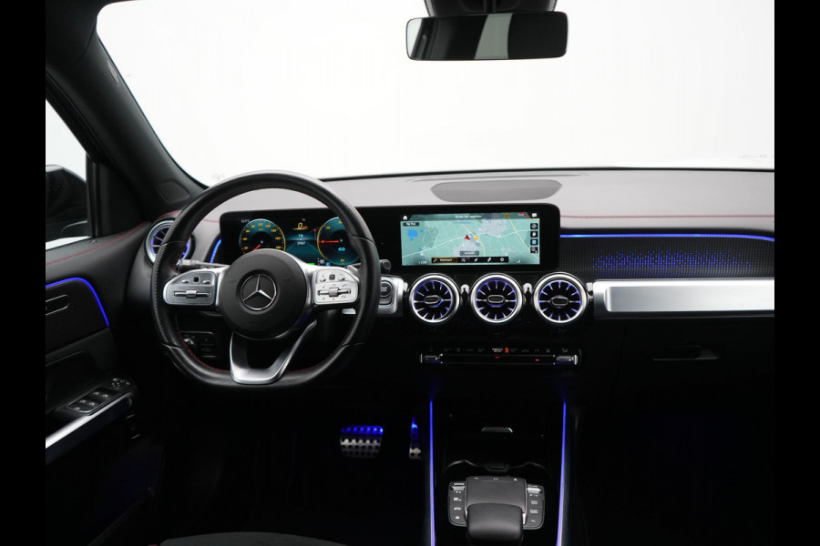 Mercedes-Benz EQB 300 4MATIC AMG Line 69,7 kWh 228pk Dealer O.H. | Trekhaak Af Fabriek | Camera | MBUX Widescreen Navi | Alcantara Sportstoelen Verwarmd | Sfeerverlichting | Night Pakket | Cruise Control | Virtual | DAB |