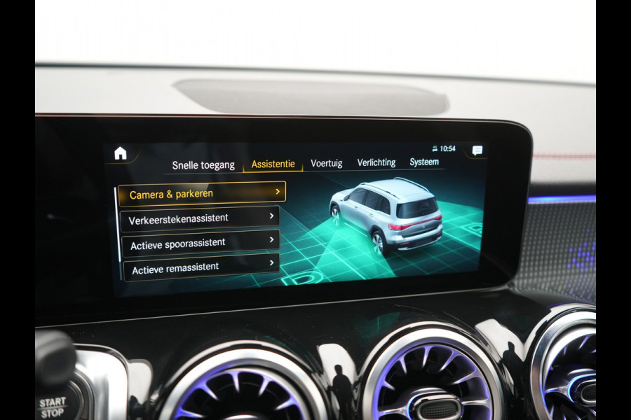Mercedes-Benz EQB 300 4MATIC AMG Line 69,7 kWh 228pk Dealer O.H. | Trekhaak Af Fabriek | Camera | MBUX Widescreen Navi | Alcantara Sportstoelen Verwarmd | Sfeerverlichting | Night Pakket | Cruise Control | Virtual | DAB |