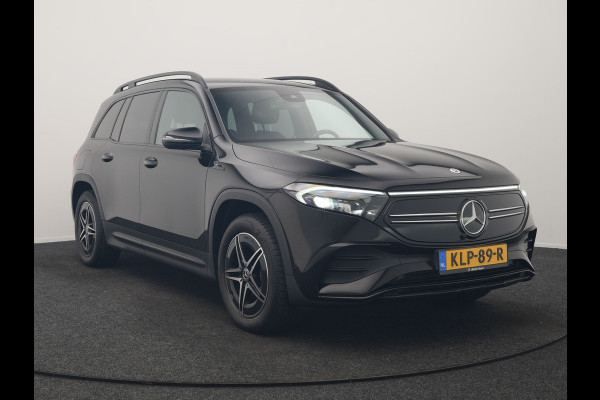 Mercedes-Benz EQB 300 4MATIC AMG Line 69,7 kWh 228pk Dealer O.H. | Trekhaak Af Fabriek | Camera | MBUX Widescreen Navi | Alcantara Sportstoelen Verwarmd | Sfeerverlichting | Night Pakket | Cruise Control | Virtual | DAB |