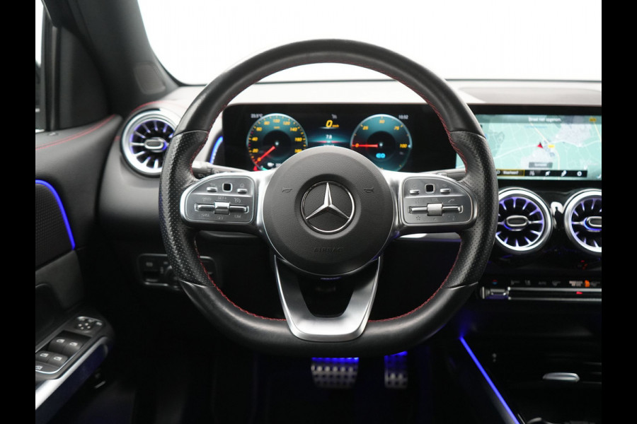 Mercedes-Benz EQB 300 4MATIC AMG Line 69,7 kWh 228pk Dealer O.H. | Trekhaak Af Fabriek | Camera | MBUX Widescreen Navi | Alcantara Sportstoelen Verwarmd | Sfeerverlichting | Night Pakket | Cruise Control | Virtual | DAB |
