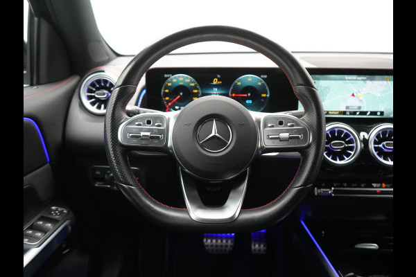 Mercedes-Benz EQB 300 4MATIC AMG Line 69,7 kWh 228pk Dealer O.H. | Trekhaak Af Fabriek | Camera | MBUX Widescreen Navi | Alcantara Sportstoelen Verwarmd | Sfeerverlichting | Night Pakket | Cruise Control | Virtual | DAB |