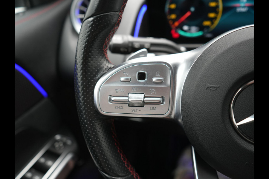 Mercedes-Benz EQB 300 4MATIC AMG Line 69,7 kWh 228pk Dealer O.H. | Trekhaak Af Fabriek | Camera | MBUX Widescreen Navi | Alcantara Sportstoelen Verwarmd | Sfeerverlichting | Night Pakket | Cruise Control | Virtual | DAB |
