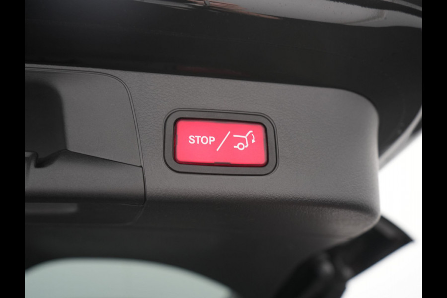 Mercedes-Benz EQB 300 4MATIC AMG Line 69,7 kWh 228pk Dealer O.H. | Trekhaak Af Fabriek | Camera | MBUX Widescreen Navi | Alcantara Sportstoelen Verwarmd | Sfeerverlichting | Night Pakket | Cruise Control | Virtual | DAB |