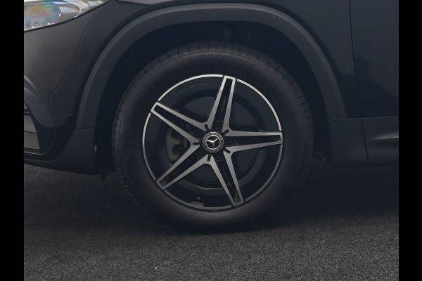 Mercedes-Benz EQB 300 4MATIC AMG Line 69,7 kWh 228pk Dealer O.H. | Trekhaak Af Fabriek | Camera | MBUX Widescreen Navi | Alcantara Sportstoelen Verwarmd | Sfeerverlichting | Night Pakket | Cruise Control | Virtual | DAB |