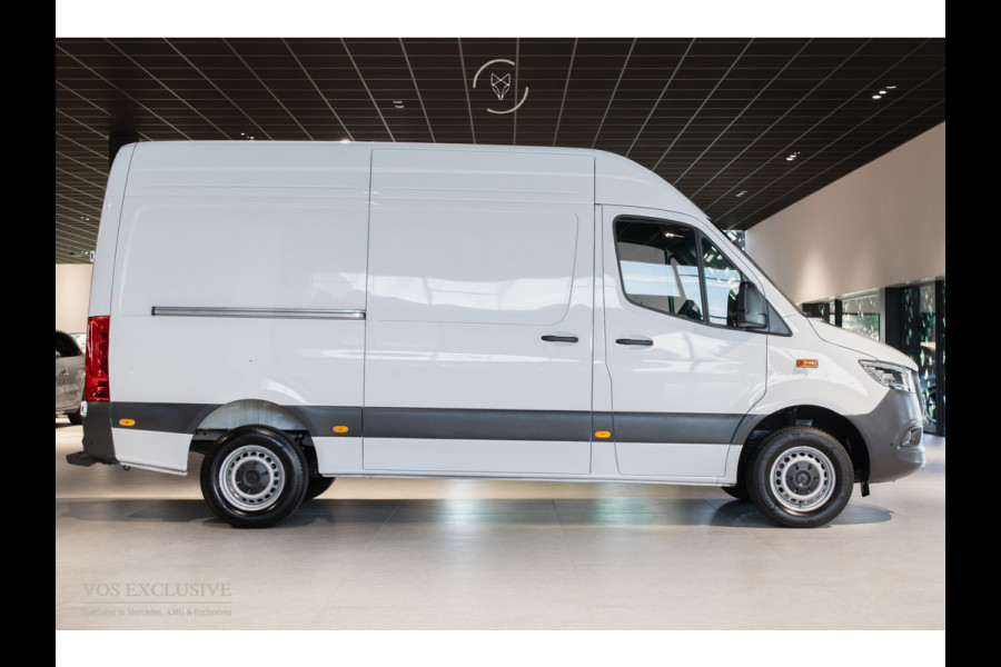 Mercedes-Benz Sprinter 317 CDI L2H2 Facelift|Pro|LED-verlichting|Cruise|MBUX|Camera|Betimmering|Verw-stoelen|New Service