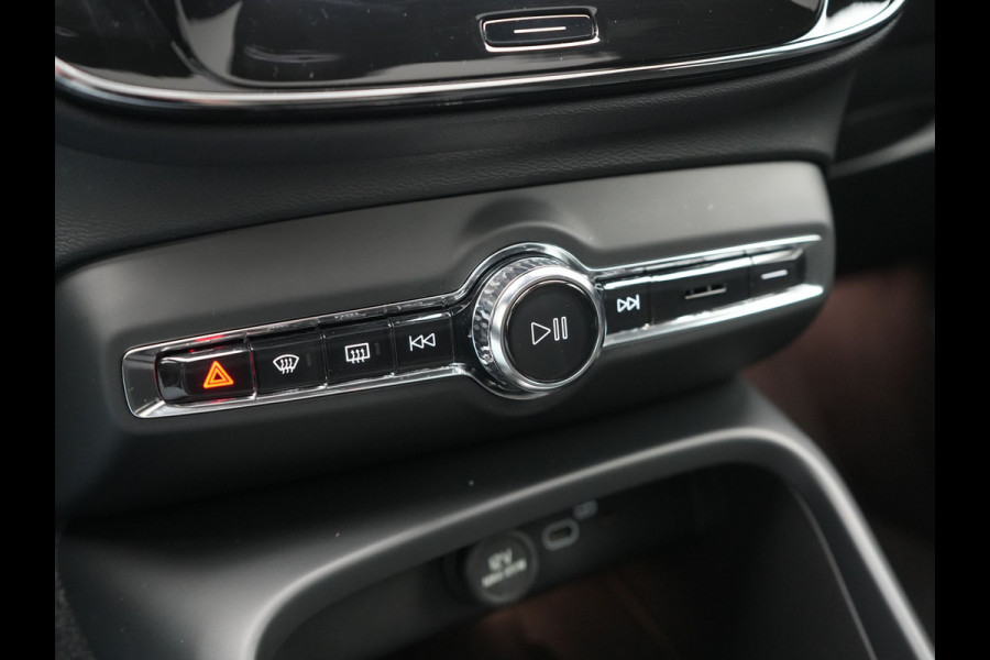 Volvo C40 Plus Recharge Pure Electric 69 kWh 231pk Dealer O.H. | Trekhaak Af Fabriek | Panodak | Adaptive Cruise | Camera | Alcantara Sportstoelen & Stuur Verwarmd | Keyless | Blis | Google Assistent | Apple Carplay | DAB |