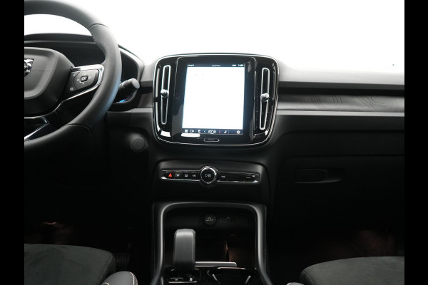 Volvo C40 Plus Recharge Pure Electric 69 kWh 231pk Dealer O.H. | Trekhaak Af Fabriek | Panodak | Adaptive Cruise | Camera | Alcantara Sportstoelen & Stuur Verwarmd | Keyless | Blis | Google Assistent | Apple Carplay | DAB |
