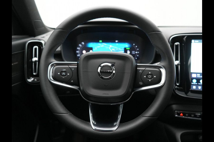 Volvo XC40 Single Motor Extended Range Ultimate 82 kWh 252pk Dealer O.H. | Panodak | Adaptive Cruise | 360 Camera | Harman / Kardon | Warmtepomp | Sportstoelen Memory & Verwarmd | Google Assistent | Keyless | Blis | Stuur Verwarmd | Apple Carplay | DAB | 19"L.M |