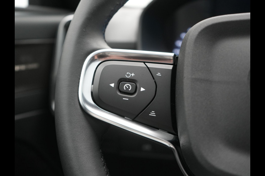 Volvo XC40 Single Motor Extended Range Ultimate 82 kWh 252pk Dealer O.H. | Panodak | Adaptive Cruise | 360 Camera | Harman / Kardon | Warmtepomp | Sportstoelen Memory & Verwarmd | Google Assistent | Keyless | Blis | Stuur Verwarmd | Apple Carplay | DAB | 19"L.M |
