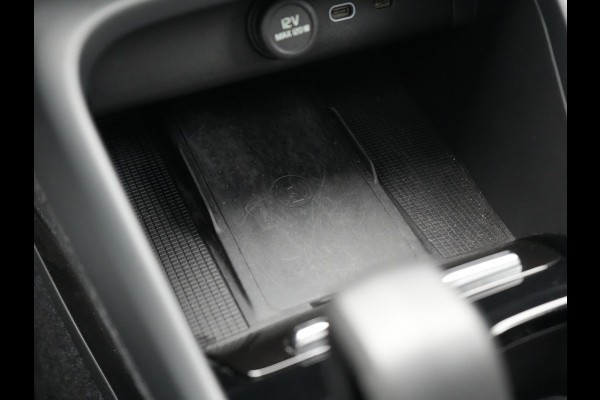 Volvo XC40 Single Motor Extended Range Ultimate 82 kWh 252pk Dealer O.H. | Panodak | Adaptive Cruise | 360 Camera | Harman / Kardon | Warmtepomp | Sportstoelen Memory & Verwarmd | Google Assistent | Keyless | Blis | Stuur Verwarmd | Apple Carplay | DAB | 19"L.M |