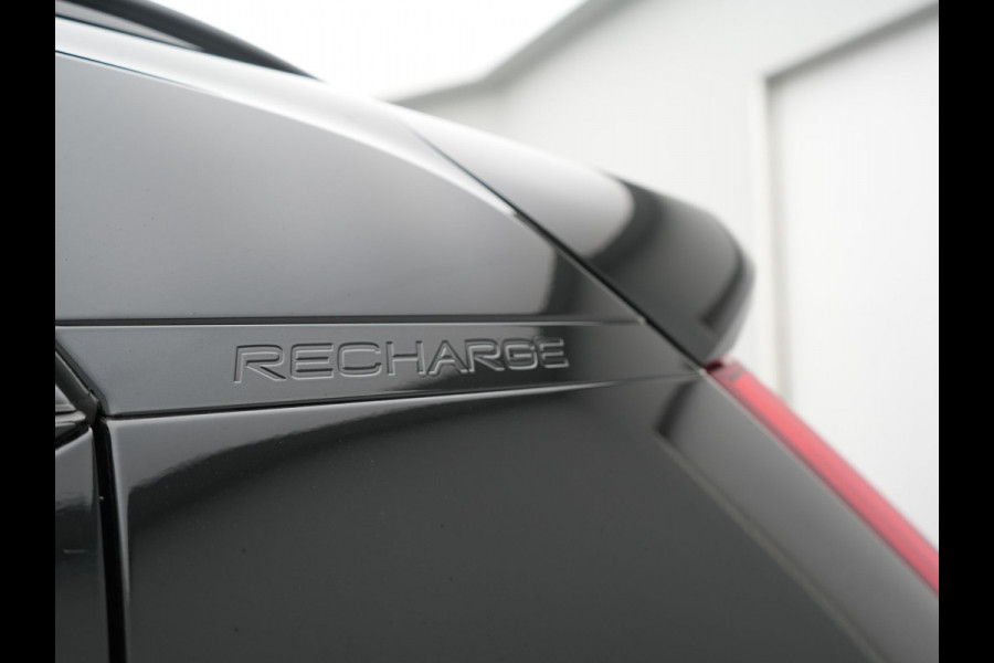 Volvo XC40 Single Motor Extended Range Ultimate 82 kWh 252pk Dealer O.H. | Panodak | Adaptive Cruise | 360 Camera | Harman / Kardon | Warmtepomp | Sportstoelen Memory & Verwarmd | Google Assistent | Keyless | Blis | Stuur Verwarmd | Apple Carplay | DAB | 19"L.M |