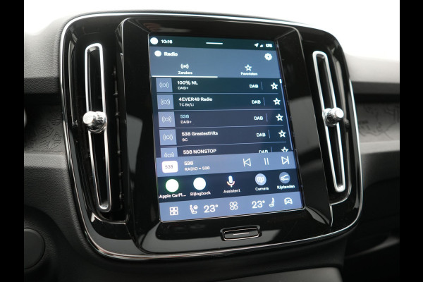 Volvo XC40 Single Motor Extended Range Ultimate 82 kWh 252pk Dealer O.H. | Panodak | Adaptive Cruise | 360 Camera | Harman / Kardon | Warmtepomp | Sportstoelen Memory & Verwarmd | Google Assistent | Keyless | Blis | Stuur Verwarmd | Apple Carplay | DAB | 19"L.M |