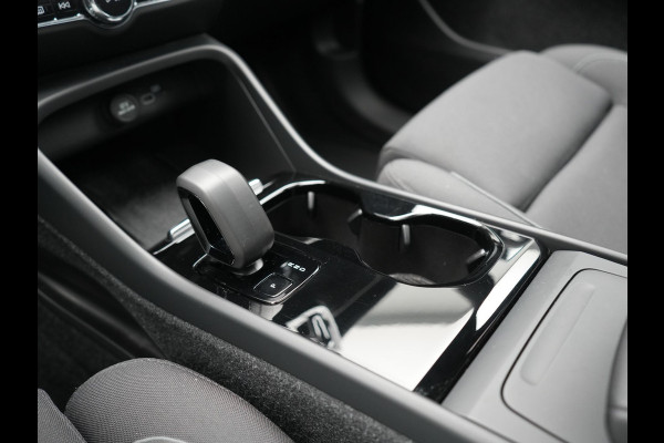 Volvo XC40 Single Motor Extended Range Ultimate 82 kWh 252pk Dealer O.H. | Panodak | Adaptive Cruise | 360 Camera | Harman / Kardon | Warmtepomp | Sportstoelen Memory & Verwarmd | Google Assistent | Keyless | Blis | Stuur Verwarmd | Apple Carplay | DAB | 19"L.M |