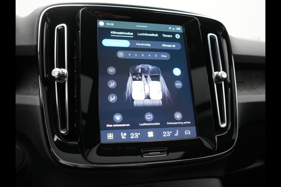 Volvo XC40 Single Motor Extended Range Ultimate 82 kWh 252pk Dealer O.H. | Panodak | Adaptive Cruise | 360 Camera | Harman / Kardon | Warmtepomp | Sportstoelen Memory & Verwarmd | Google Assistent | Keyless | Blis | Stuur Verwarmd | Apple Carplay | DAB | 19"L.M |