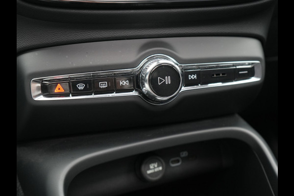 Volvo XC40 Single Motor Extended Range Ultimate 82 kWh 252pk Dealer O.H. | Panodak | Adaptive Cruise | 360 Camera | Harman / Kardon | Warmtepomp | Sportstoelen Memory & Verwarmd | Google Assistent | Keyless | Blis | Stuur Verwarmd | Apple Carplay | DAB | 19"L.M |