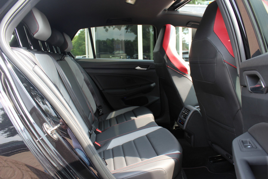 Volkswagen Golf 2.0 TSI GTI Clubsport / Full option! / Panoramadak / Camera / Head-up / Leder / Nurburgring / 19'' / Harman Kardon / Matrix LED / Stoelventilatie+Verwarming+Massage / Stuurverwarming / Dodehoek / DAB / ACC