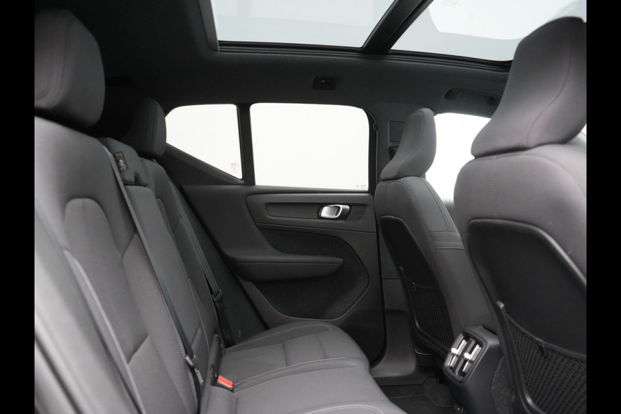 Volvo XC40 Single Motor Extended Range Ultimate 82 kWh 252pk Dealer O.H. | Panodak | Adaptive Cruise | 360 Camera | Harman / Kardon | Warmtepomp | Sportstoelen Memory & Verwarmd | Google Assistent | Keyless | Blis | Stuur Verwarmd | Apple Carplay | DAB | 19"L.M |