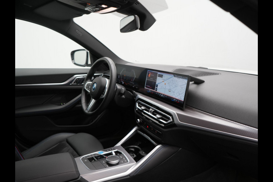BMW i4 eDrive35 M Sport PRO 70 kWh 286pk Dealer O.H | Trekhaak Af Fabriek | Adaptive Cruise | 360 Camera | Adaptive Onderstel |  Alcantara Sportstoelen Verwarmd | Widescreen Navi | Apple Carplay | Virtual | DAB | 18" L.M |