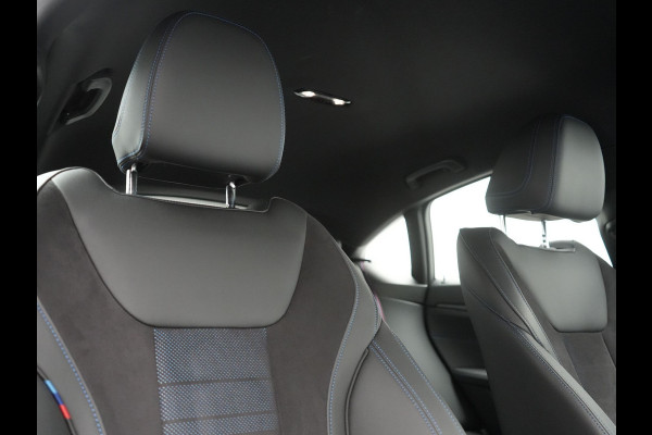 BMW i4 eDrive35 M Sport PRO 70 kWh 286pk Dealer O.H | Trekhaak Af Fabriek | Adaptive Cruise | 360 Camera | Adaptive Onderstel |  Alcantara Sportstoelen Verwarmd | Widescreen Navi | Apple Carplay | Virtual | DAB | 18" L.M |