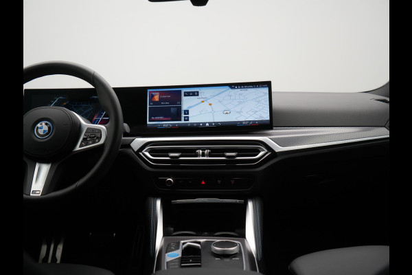 BMW i4 eDrive35 M Sport PRO 70 kWh 286pk Dealer O.H | Trekhaak Af Fabriek | Adaptive Cruise | 360 Camera | Adaptive Onderstel |  Alcantara Sportstoelen Verwarmd | Widescreen Navi | Apple Carplay | Virtual | DAB | 18" L.M |