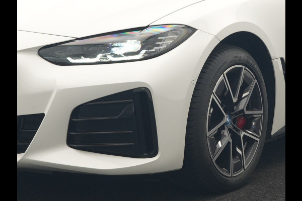 BMW i4 eDrive35 M Sport PRO 70 kWh 286pk Dealer O.H | Trekhaak Af Fabriek | Adaptive Cruise | 360 Camera | Adaptive Onderstel |  Alcantara Sportstoelen Verwarmd | Widescreen Navi | Apple Carplay | Virtual | DAB | 18" L.M |