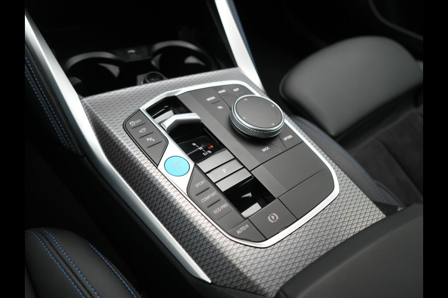 BMW i4 eDrive35 M Sport PRO 70 kWh 286pk Dealer O.H | Trekhaak Af Fabriek | Adaptive Cruise | 360 Camera | Adaptive Onderstel |  Alcantara Sportstoelen Verwarmd | Widescreen Navi | Apple Carplay | Virtual | DAB | 18" L.M |