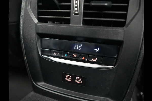 BMW i4 eDrive35 M Sport PRO 70 kWh 286pk Dealer O.H | Trekhaak Af Fabriek | Adaptive Cruise | 360 Camera | Adaptive Onderstel |  Alcantara Sportstoelen Verwarmd | Widescreen Navi | Apple Carplay | Virtual | DAB | 18" L.M |