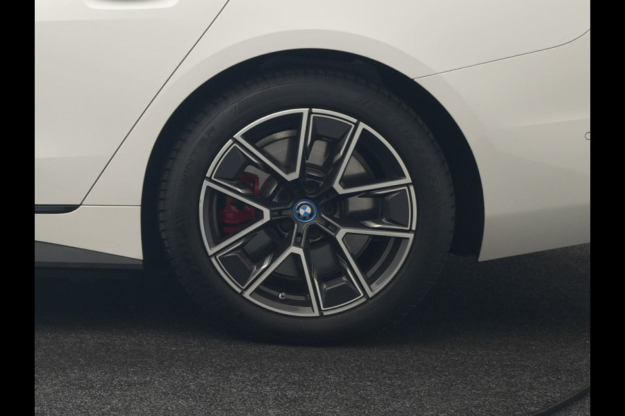 BMW i4 eDrive35 M Sport PRO 70 kWh 286pk Dealer O.H | Trekhaak Af Fabriek | Adaptive Cruise | 360 Camera | Adaptive Onderstel |  Alcantara Sportstoelen Verwarmd | Widescreen Navi | Apple Carplay | Virtual | DAB | 18" L.M |