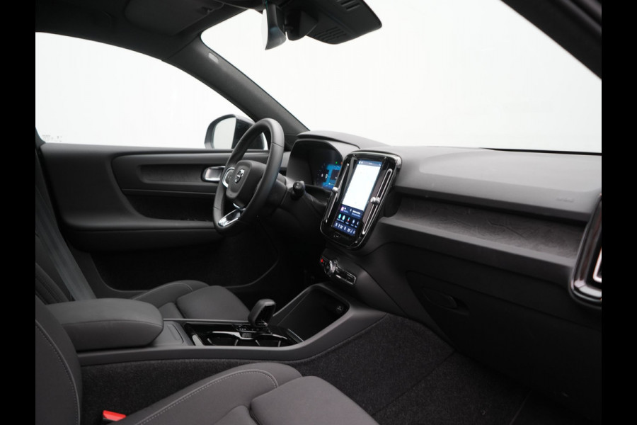 Volvo XC40 Single Motor Extended Range Ultimate 82 kWh 252pk Dealer O.H. | Panodak | Adaptive Cruise | 360 Camera | Harman / Kardon | Warmtepomp | Sportstoelen Memory & Verwarmd | Google Assistent | Keyless | Blis | Stuur Verwarmd | Apple Carplay | DAB | 19"L.M |