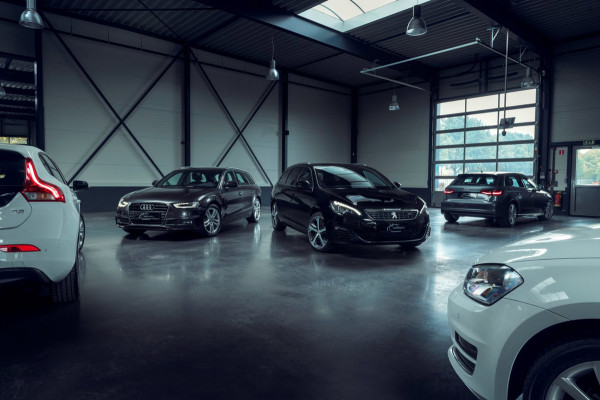 Nissan QASHQAI 1.3 DIG-T / 140 PK / Trekhaak / Panoramadak / Apple CarPlay-Andorid / 4 NIEUWE MICHELIN / NAVI + Camera / 1e Eigena