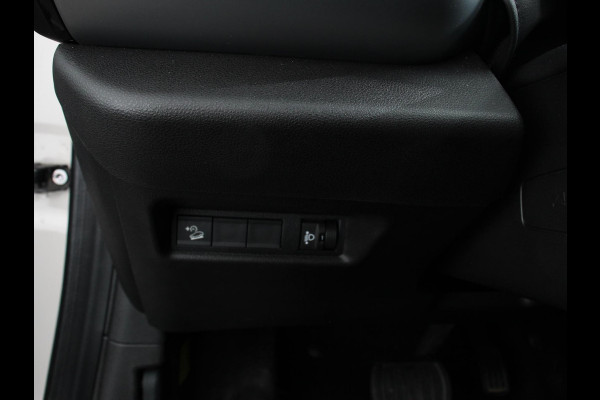 Jeep Avenger 1.2 e-Hybrid Altitude Automaat Climate control Adaptieve cruise control Led Achteruitrijcamera Parkeersensoren achter Lichtmetalen velgen Apple Carplay/ Android Auto